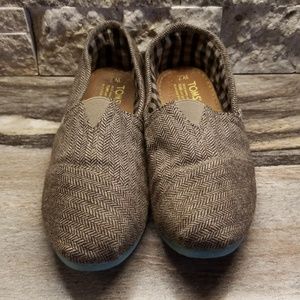 TOMS Flats